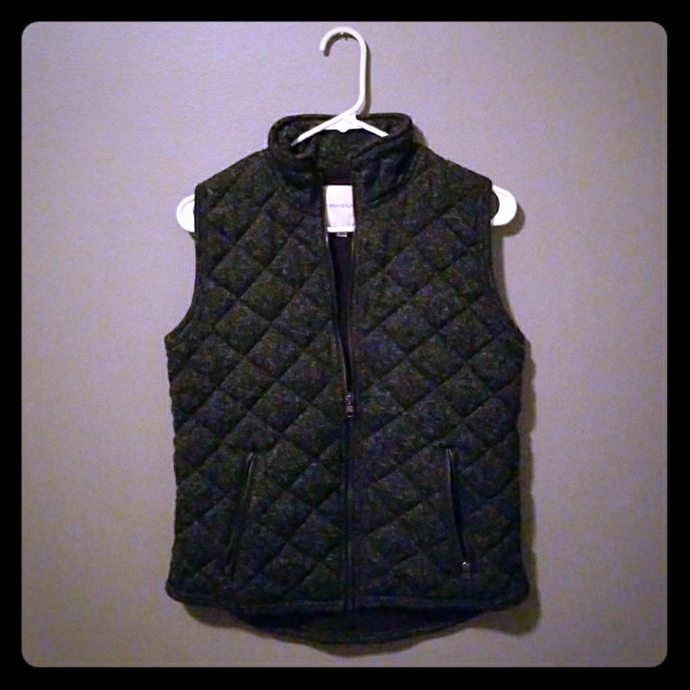 Thread & supply vest